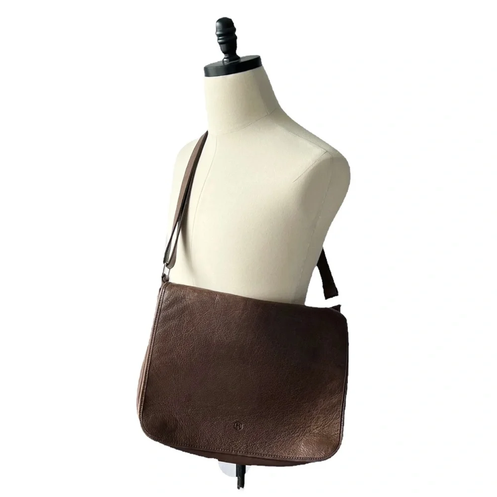 Valentina In Pelle Pebbled Leather Messenger Bag - Unisex